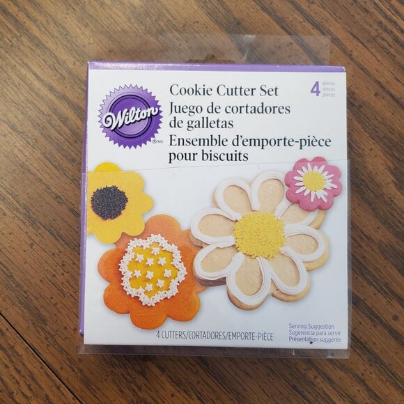BN Wilton Cookie Cutters-Set of 3 - Picture 3 of 4